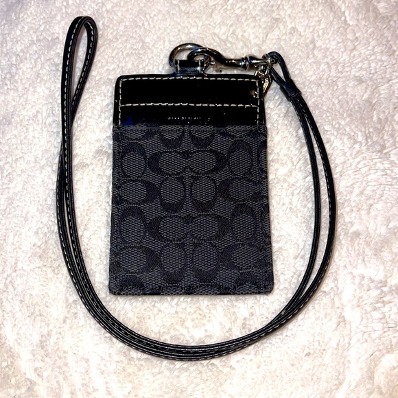 Limited edition COACH C lanyard in black patent - Picture 5 of 8